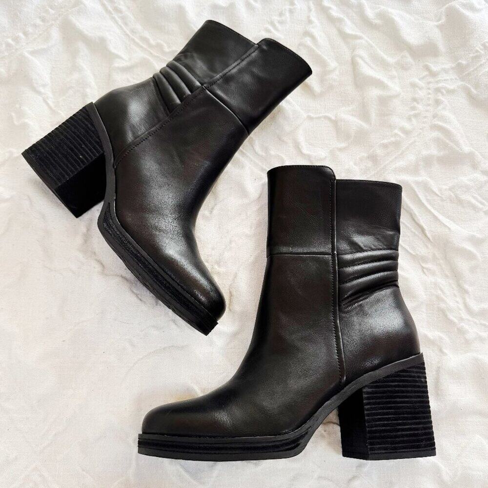 Korks Moergan Boots Size 10 New